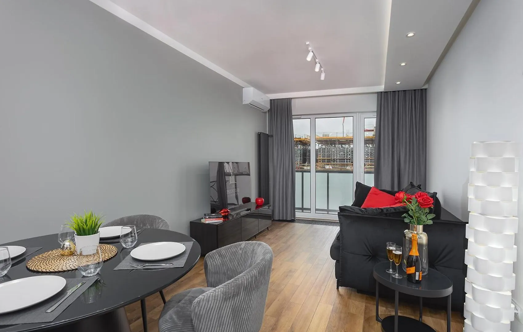 Prestige Apartments Quorum - Apartamenty Nad Odra - 16 Pietro Wrocław